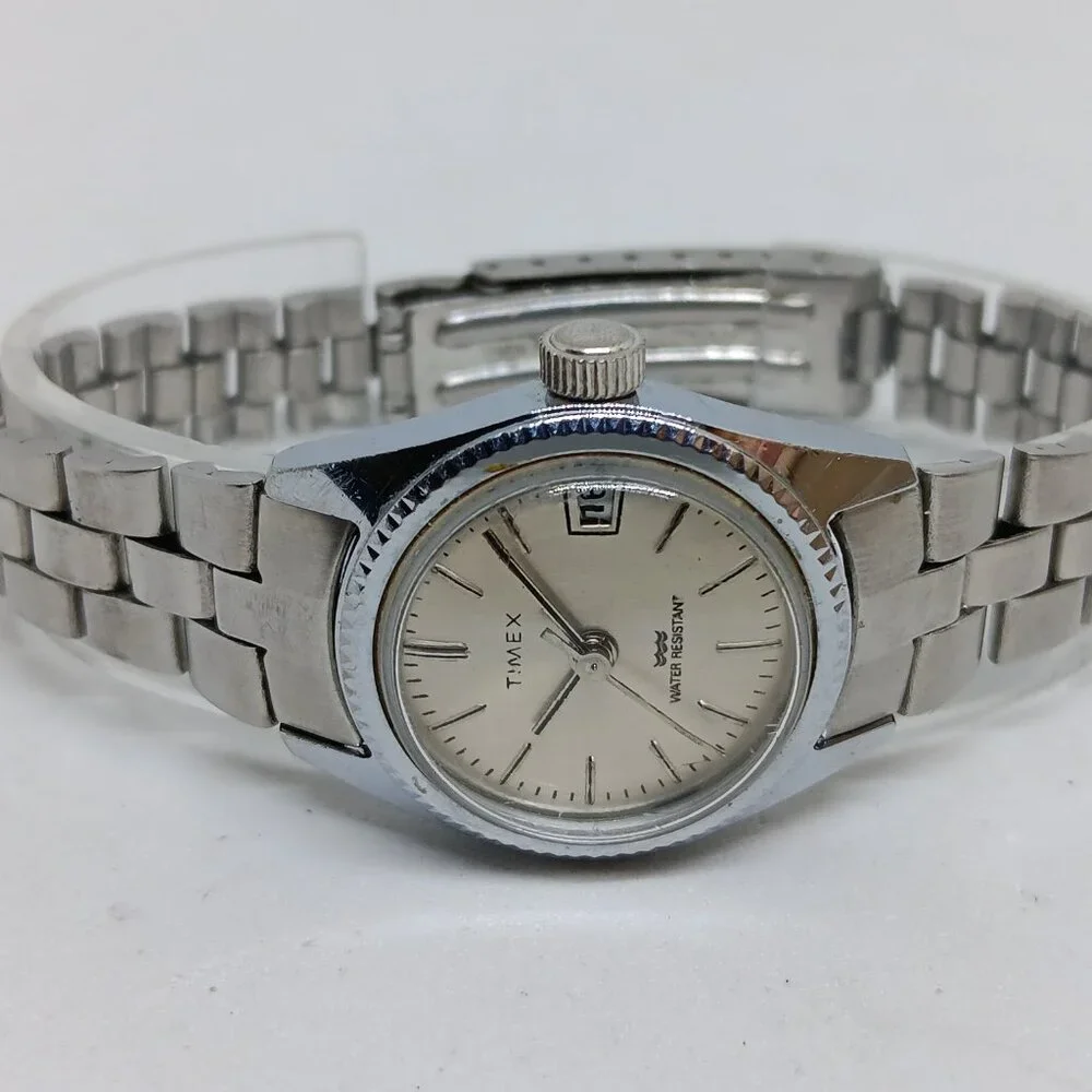 VINTAGE Timex B23 Manual Wind Women's 24mm Silver Tone Date Watch